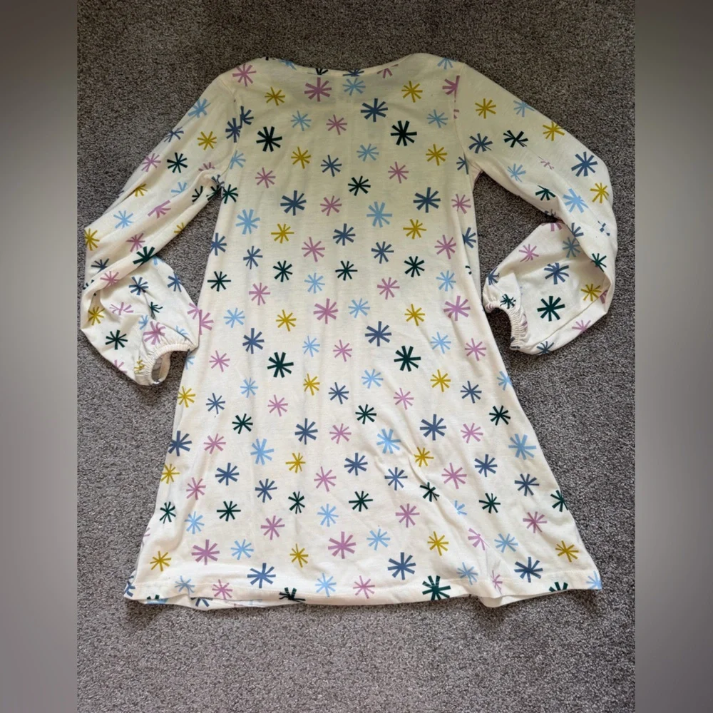Hanna Andersson Holiday Print Nightgown in Colorful Snowflakes on Ecru Size 10